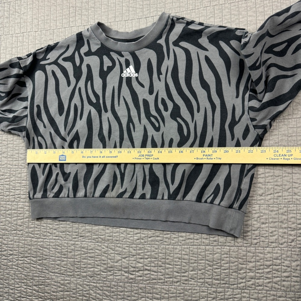 Adidas Womens Large Gray Black Tiger Print Cropped Crewneck Sweatshirt Casual - Picture 7 of 9
